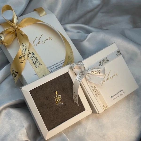 آویز طلا گلبرگ